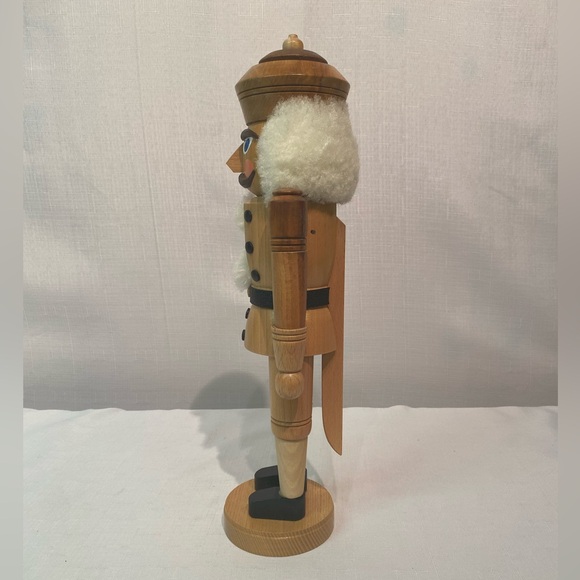 Vintage Erzgebirge Nutcracker Soldier Natural Wood Tan Brown Black 15" Germany - Picture 6 of 9